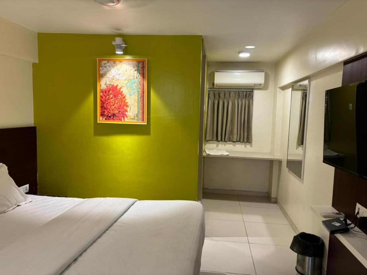 Hotel Haldi Nashik Exterior foto