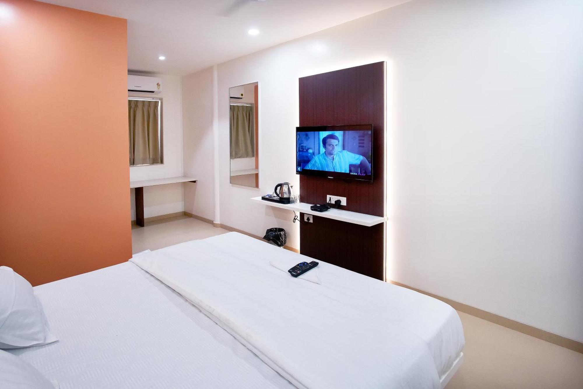 Hotel Haldi Nashik Habitación foto